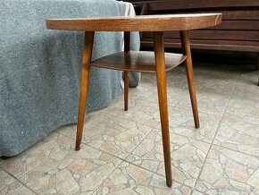 Dřevěný retro stolek