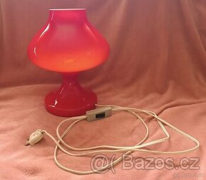Retro červená lampa