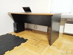 Kancelářský stůl