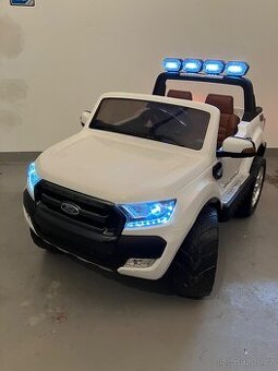 Dětské elektrické autíčko Ford Ranger Wildtrak 4x4 LCD