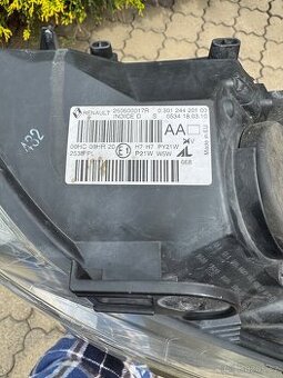 Renault Megane III, levé přední světlo