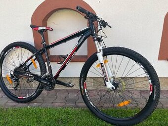 Merida krasne kvalitní kola 29 shon XT