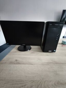 Stolní PC + monitor
