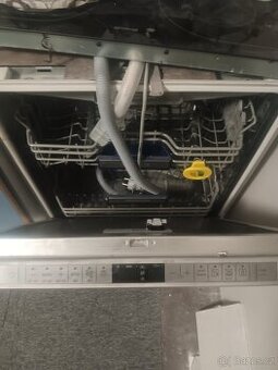 Myčka na nádobí..