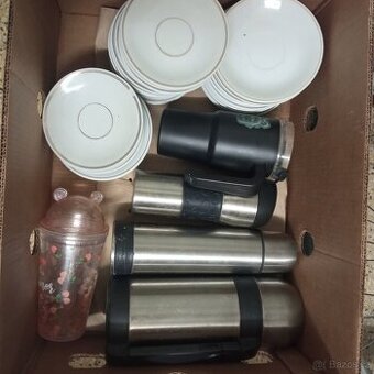 Termohrnek, dezertní talířky, termoska