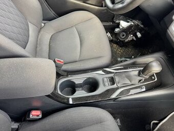 Kulisa řazení Toyota Corolla hybrid