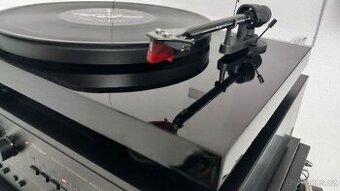 Pro-Ject Debut Carbon EVO 2M Red