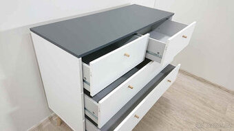 Bílo-šedá komoda 99x82 cm Bodo Tvilum