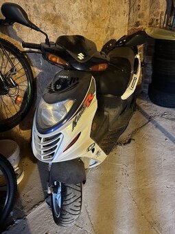 Skútr Suzuki Katana