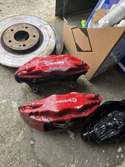 Přední brzdy Lancer Evolution 9