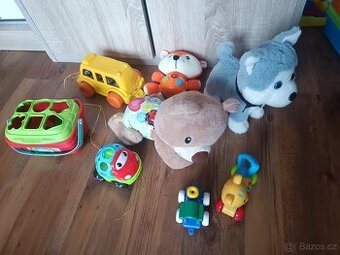 Set hraček pro malé děti, cena za vše