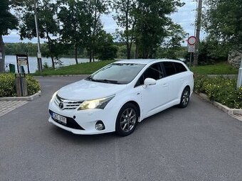 Toyota avensis 2012 automat 2,2