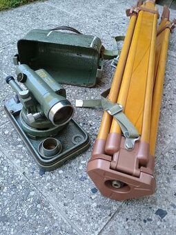 Nivelační přístroj - teodolit