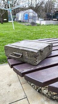 Vojenská bedna na tělo granátu F1 s původními nálepkami