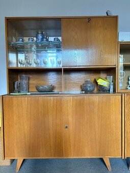 Dřevěná televizní stěna