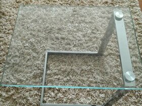 Odkládací stolek sklo-kov