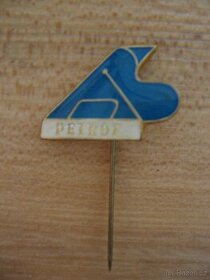 Dva odznaky značky Petrof - 1