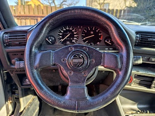 Volant MOMO ⌀28cm+náboj bmw e30