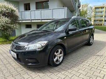 Prodám:Kia Cee'd 1.4 R.V 2011 Facelift kombi 107TKM najeto