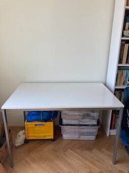 Ikea stůl