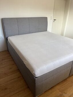 Postel s úložným prostorem