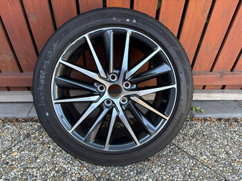 Toyota Camry, Dunlop 235/45 R18