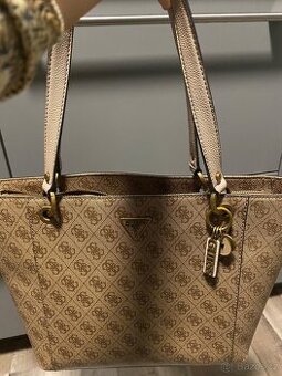 Kabelka Guess