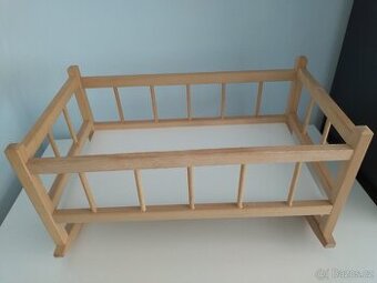 Dřevěná postýlka houpací