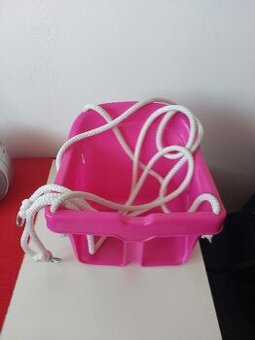 4 kousky dětských potřeb