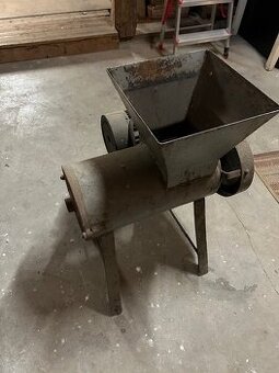 Mačkadlo na brambory, jablka apod.