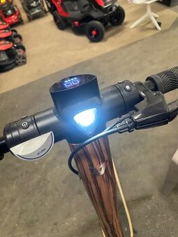 Elektrická koloběžka VeGA VIRON XL-700pro