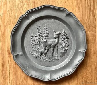 Cínový závěsný talíř srna