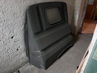 Přepážka na dodávku s oknem