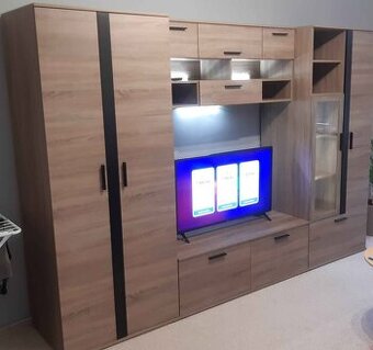 Moderní obývací stěna – jako nová (stěhování)