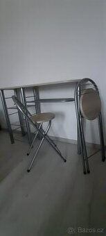 Barový stůl + 2 židle