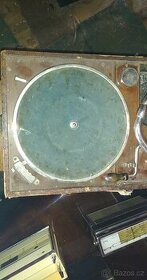 starožitný gramofon na staré desky Leophon