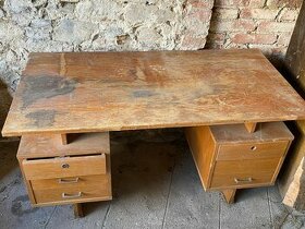 Starý psací stůl