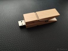 Dřevěný flash disk, USB paměť 8 Gb - kolíček na prádlo