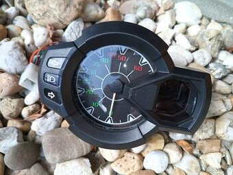 Přístrojová deska KSR, tachometer