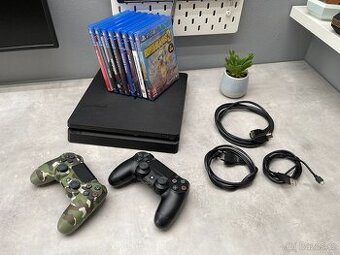 PS4 Slim v krásném stavu, druhý ovladač, hry (PlayStation 4)