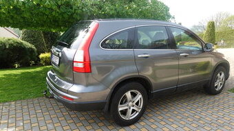 CR-V 4x4, zdvih.objem 2.200 cm3