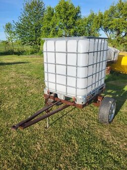 Vozík za traktor s nádrží 1000l