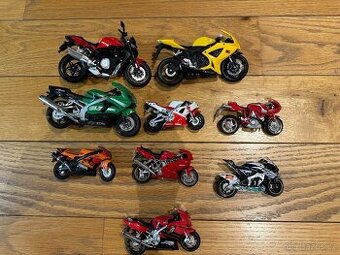 Sada modelů motorek