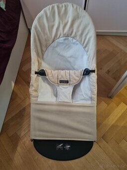 Béžové houpátko BabyBjorn