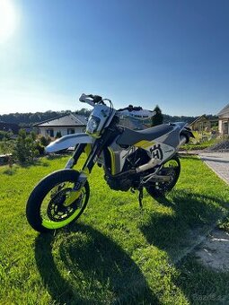 Husqvarna 701 supermoto - 1