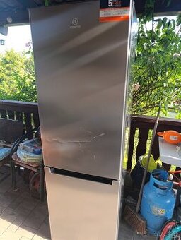 Lednice Indesit