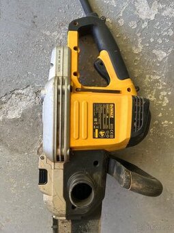 Pila na cihly a tvárnice Dewalt DWE397