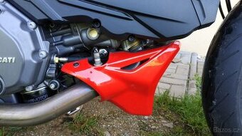 Ducati Monster 937 klín pod motor