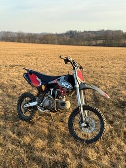 Prodám motorku YCF 190 ccm - téměř nová, málo ježděná
