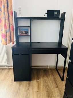 Pracovní stůl černý